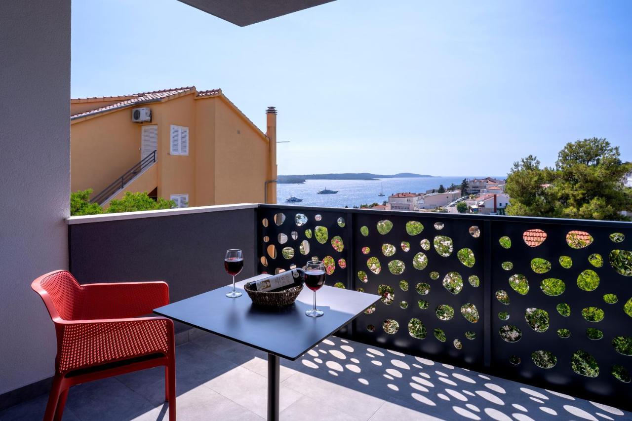 Sun&Lux Resort - Hvar ฮวาร์ ภายนอก รูปภาพ